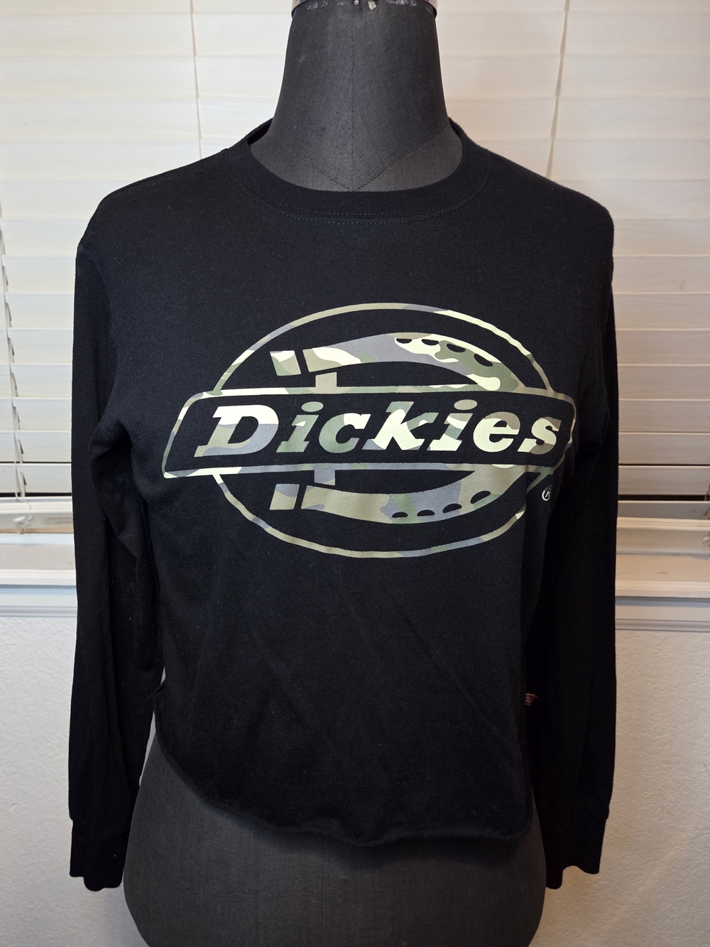 Dickies Men’s Black Long-Sleeve Logo Shirt - Picture 2 of 7